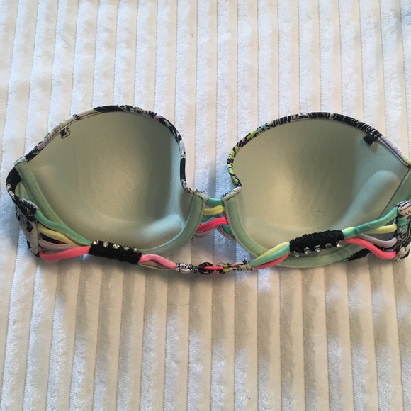 3 Bikini tops🌺 - Picture 4 of 7